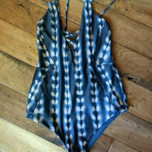 Tori Praver Merci One Piece, Small